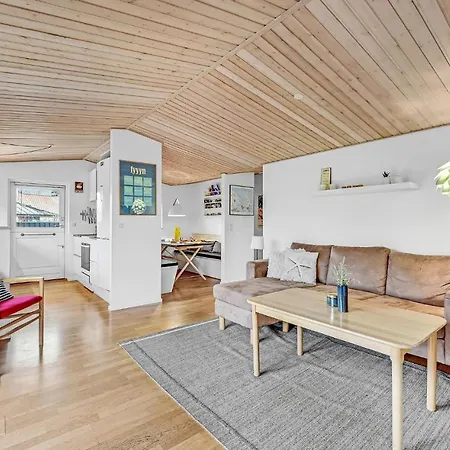 Дом отдыха Amazing In With Wifi, 3 Bedrooms And Sauna